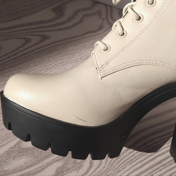 Lacey Ivory Lace-Up Platform Ankle Boots Lightweight Block Heel Size 10M - Picture 2 of 15